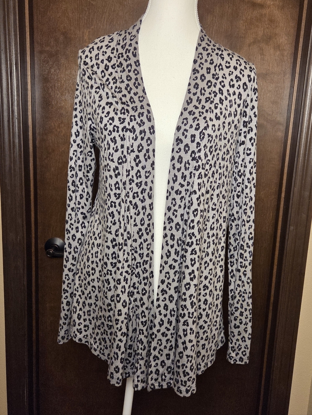 Leopard Print Gray & Black Cardigan NWT - Picture 2 of 12